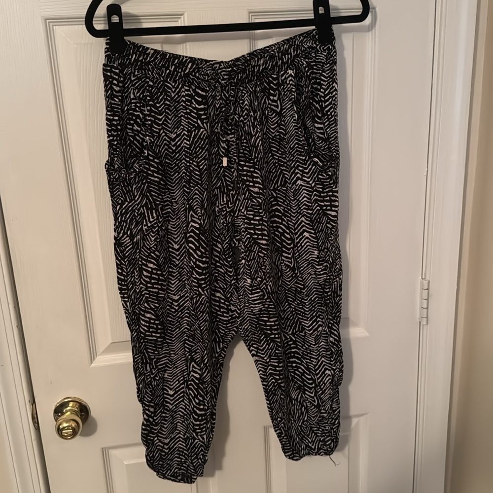 French Laundry Cropped Pants Size XL Color Black White